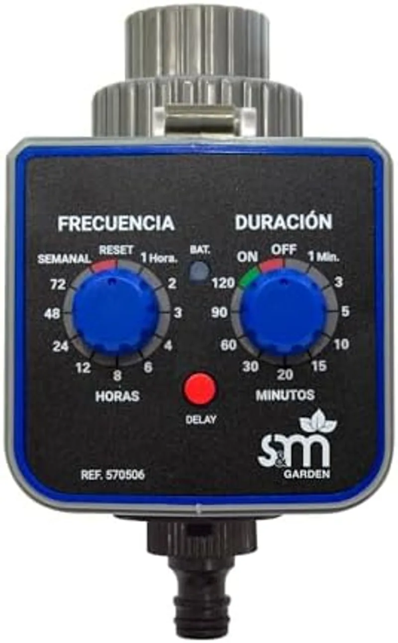 Programador S&M 590054 instalado en un grifo de jardín con manguera conectada