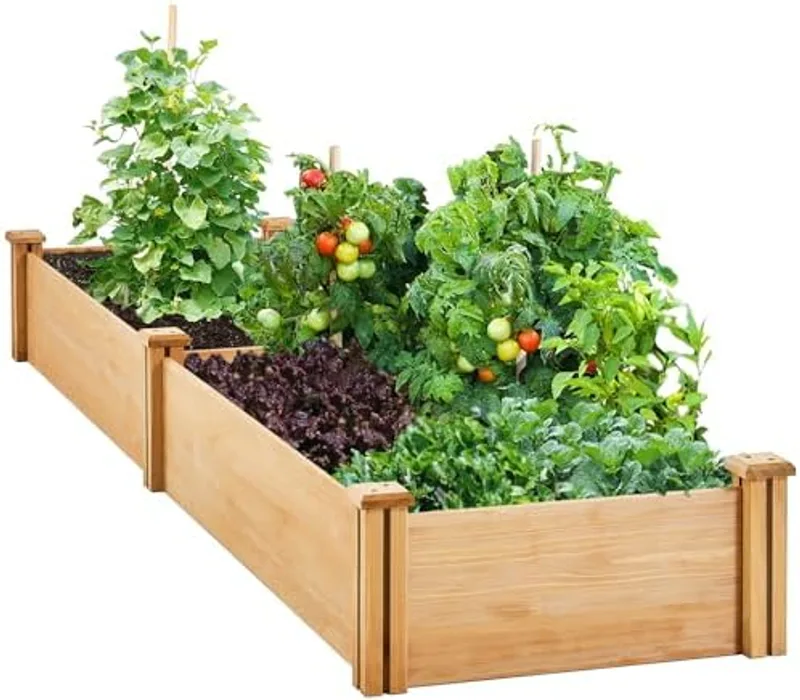 Mesa de cultivo de madera Yaheetech elevada en una terraza con hortalizas y aromáticas