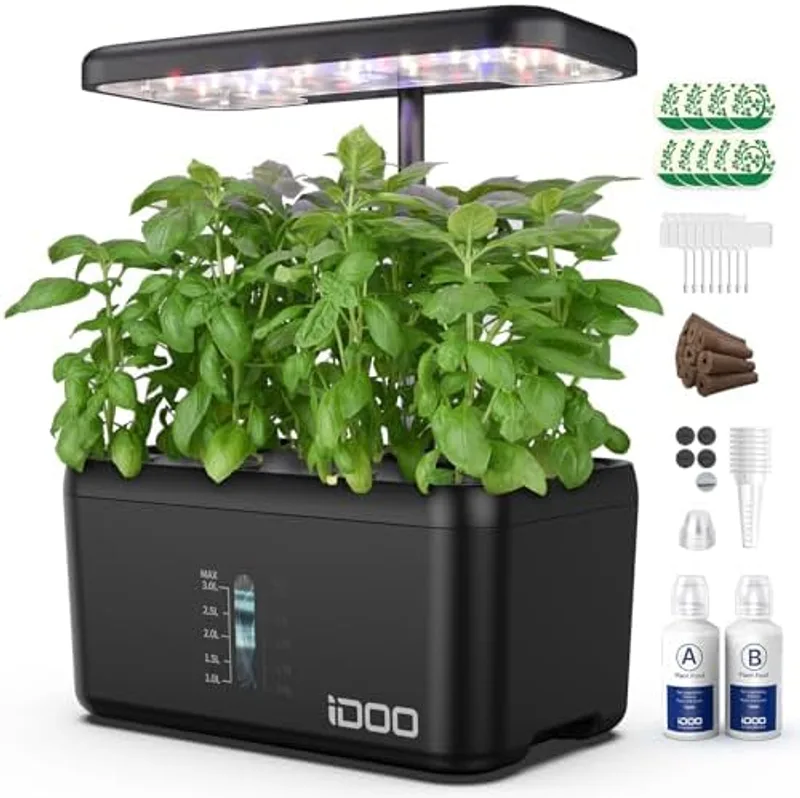 Smart garden iDOO de 8 vainas funcionando en encimera de cocina con lechugas y aromáticas