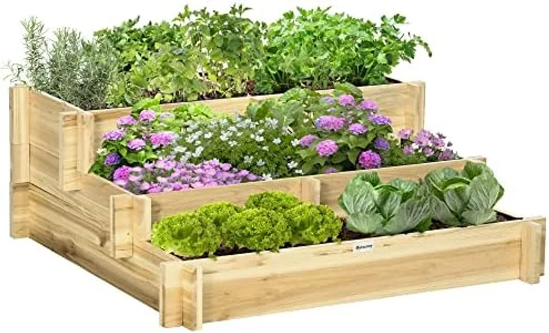 Vista general de la jardinera escalera Outsunny de 3 niveles en madera de abeto con cinco compartimentos, sobre terraza